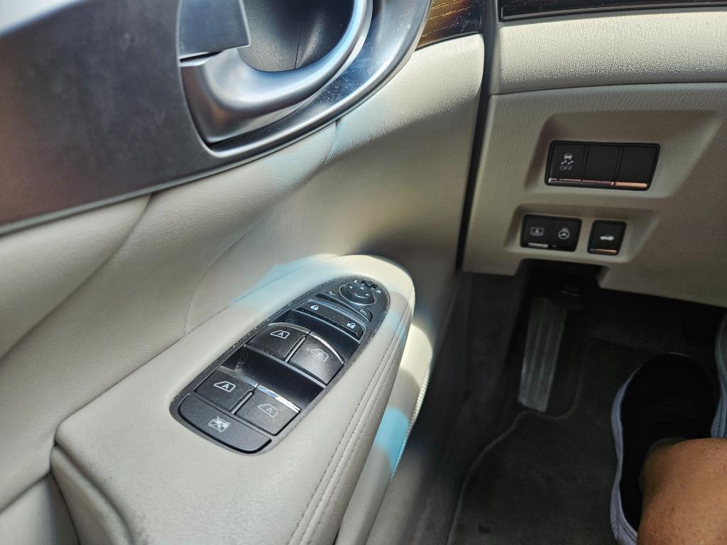 2011 Infiniti M37 photo