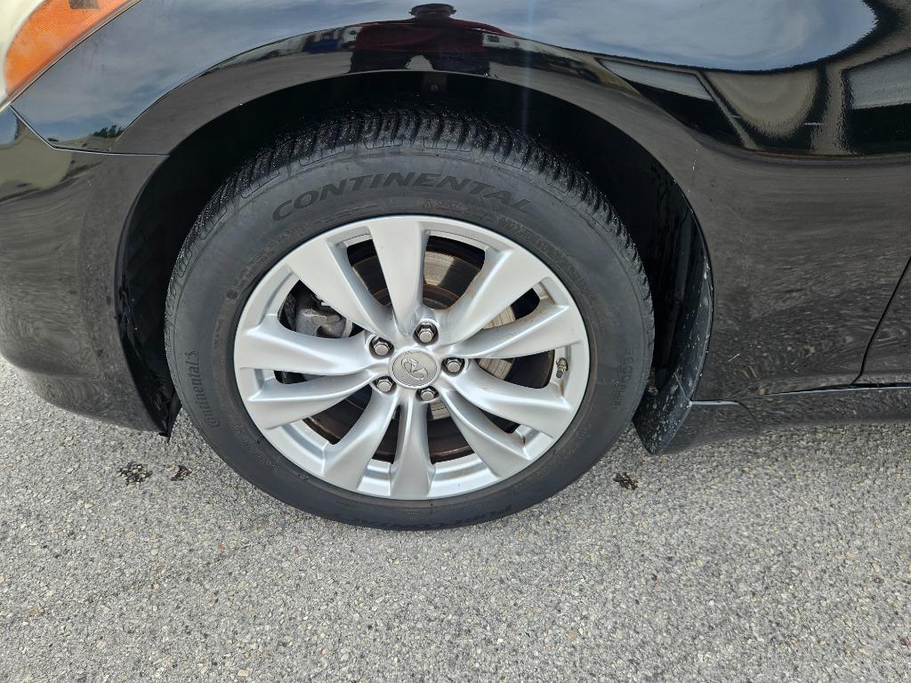 2011 Infiniti M37 photo
