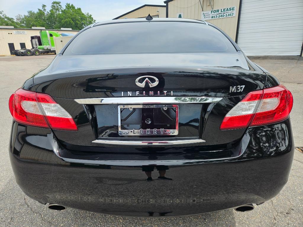 2011 Infiniti M37 photo