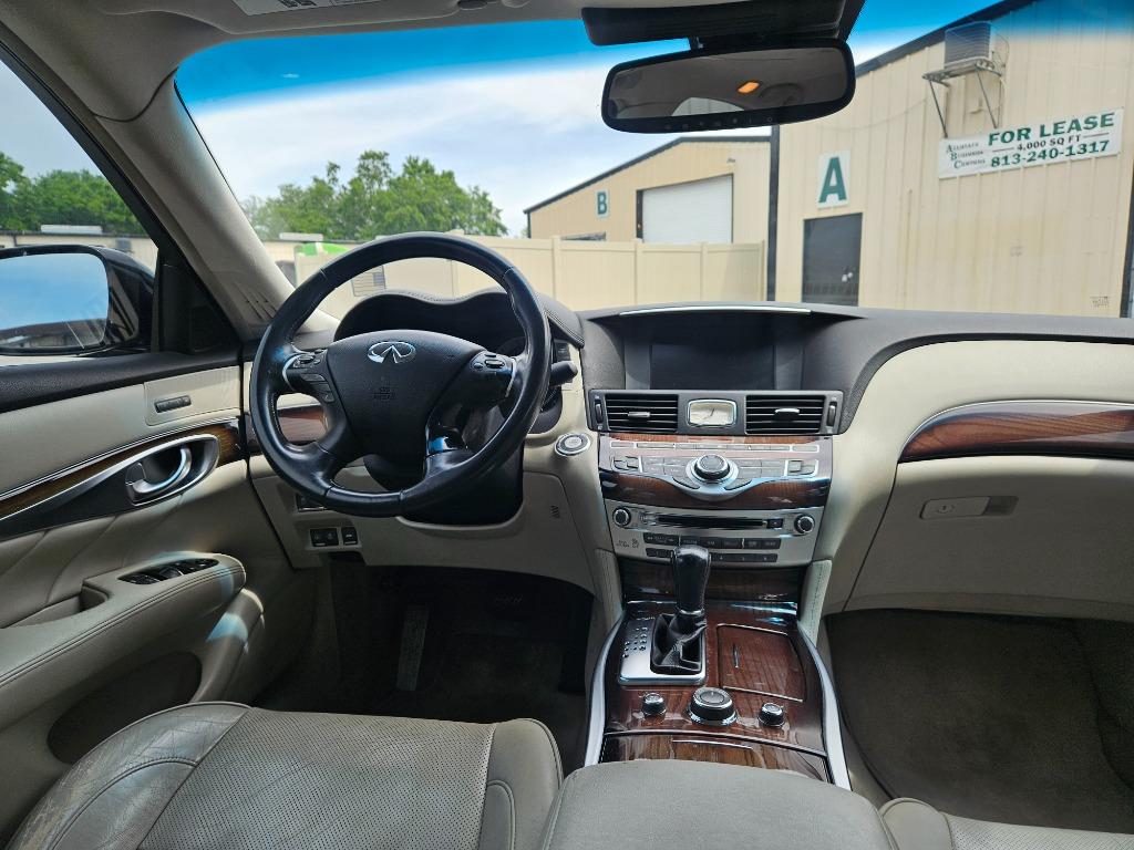 2011 Infiniti M37 photo