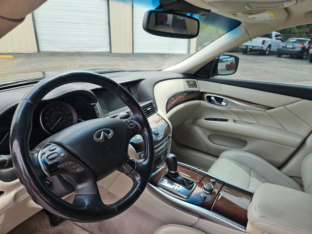 2011 Infiniti M37 photo