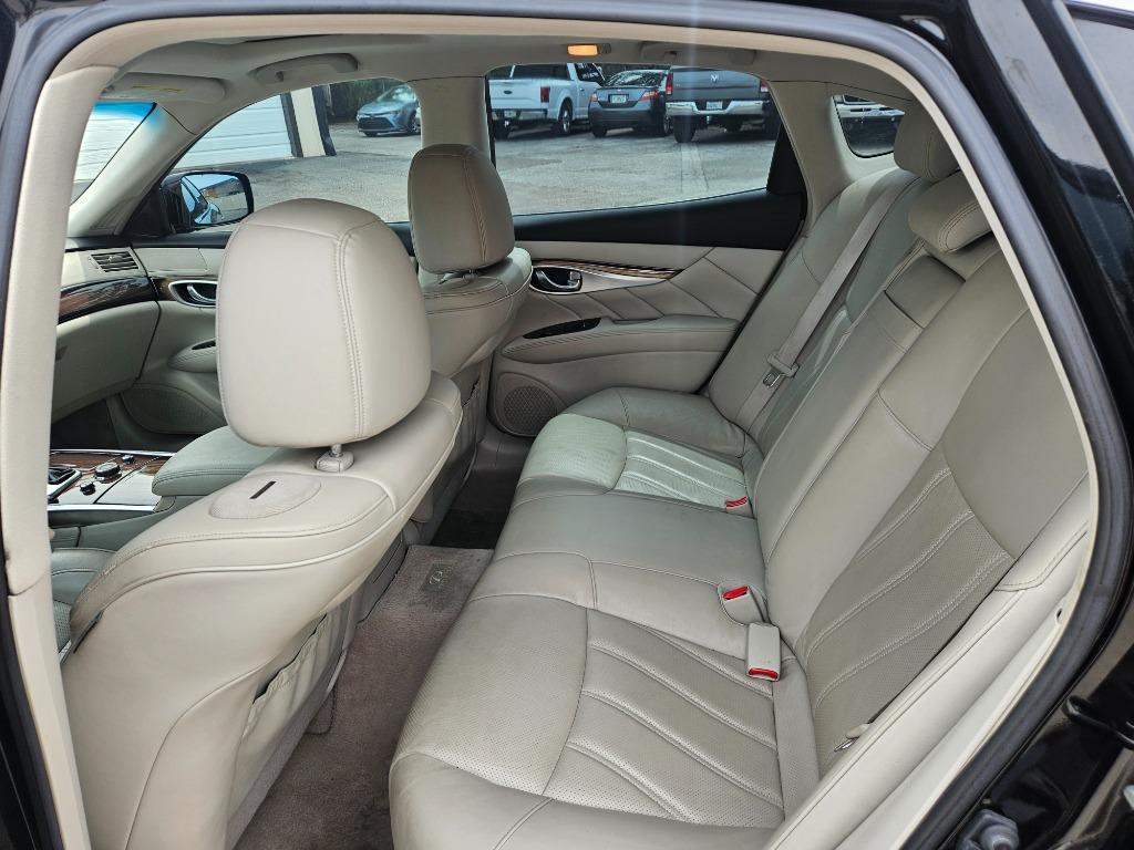 2011 Infiniti M37 photo