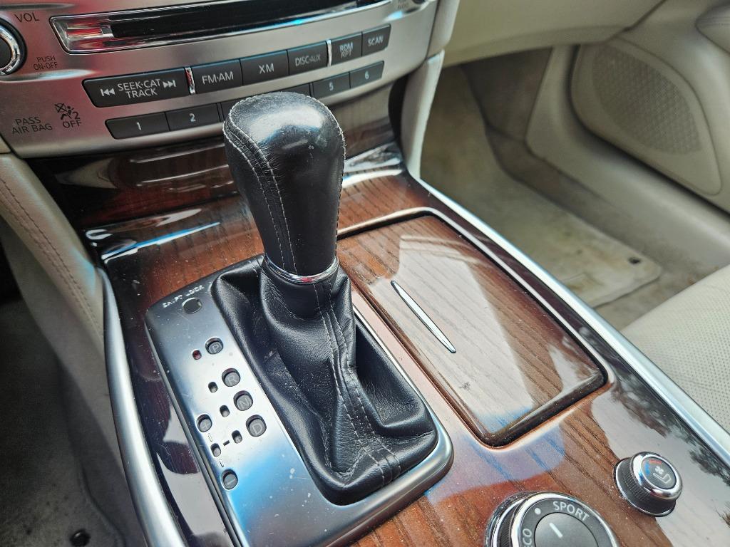 2011 Infiniti M37 photo