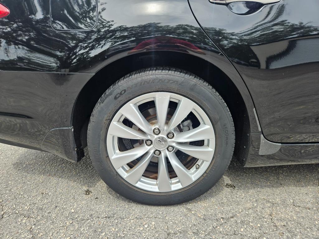 2011 Infiniti M37 photo