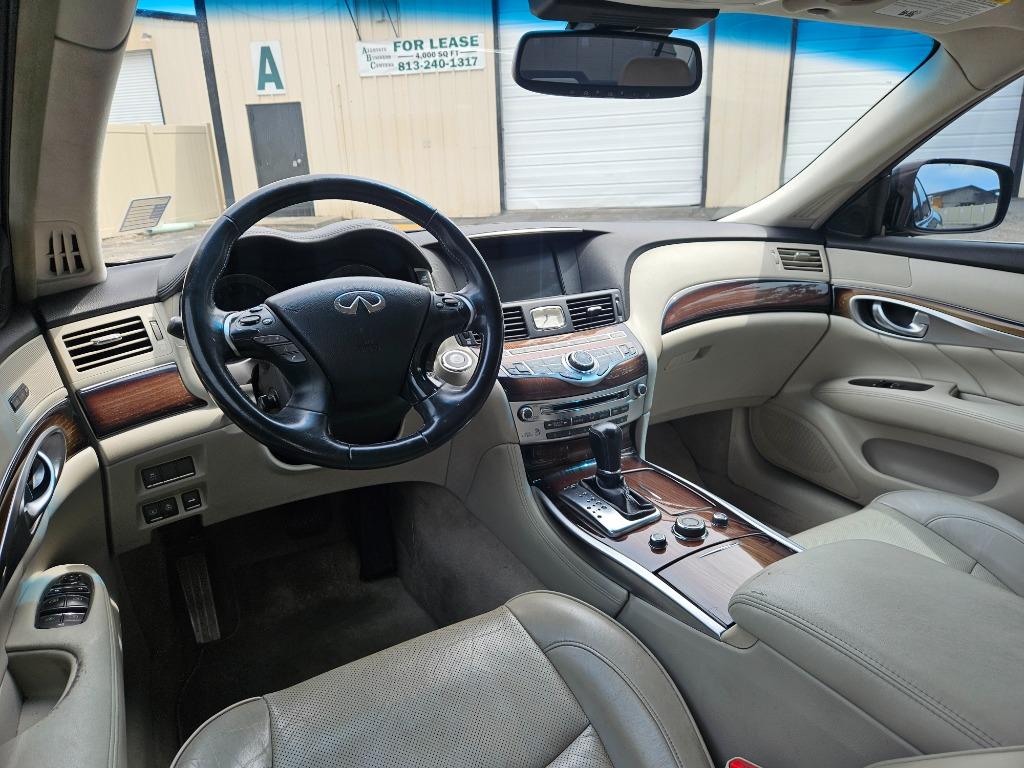 2011 Infiniti M37 photo