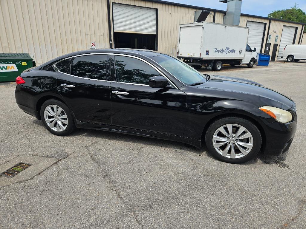 2011 Infiniti M37 photo