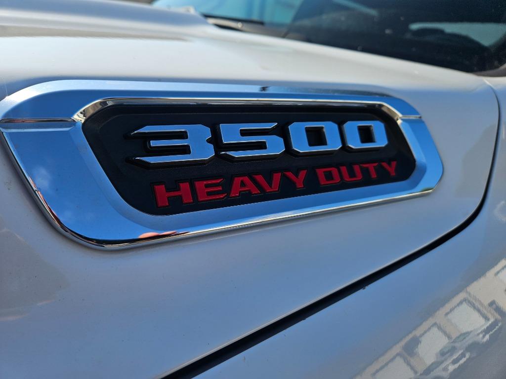 2021 RAM 3500 CAB/Chassis TRADESMAN photo