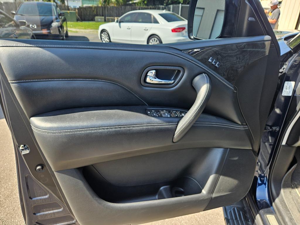 2021 Infiniti QX80 Luxe photo