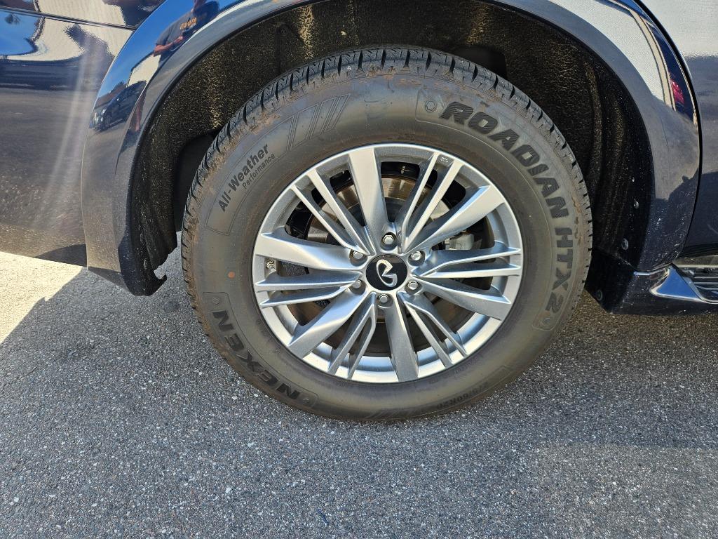 2021 Infiniti QX80 Luxe photo