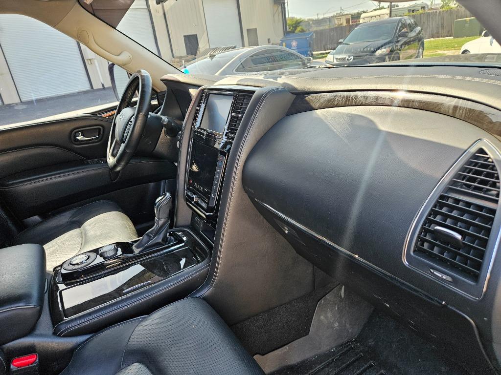 2021 Infiniti QX80 Luxe photo