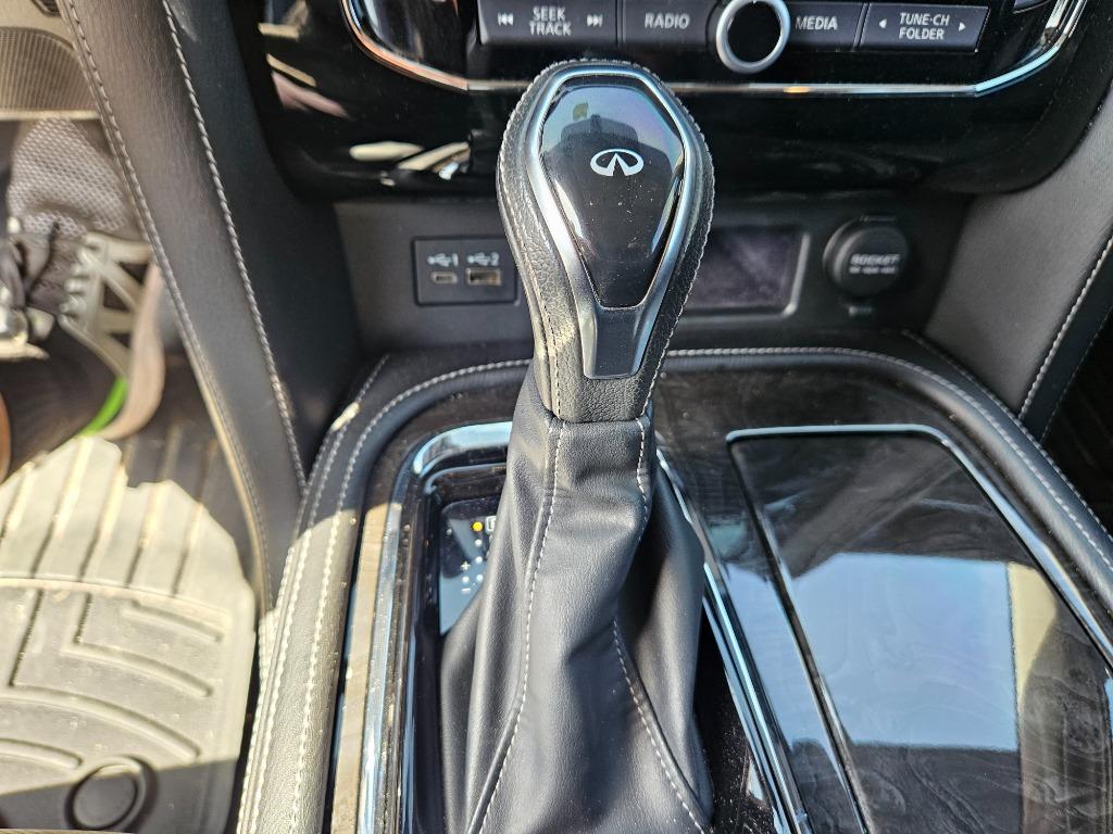 2021 Infiniti QX80 Luxe photo