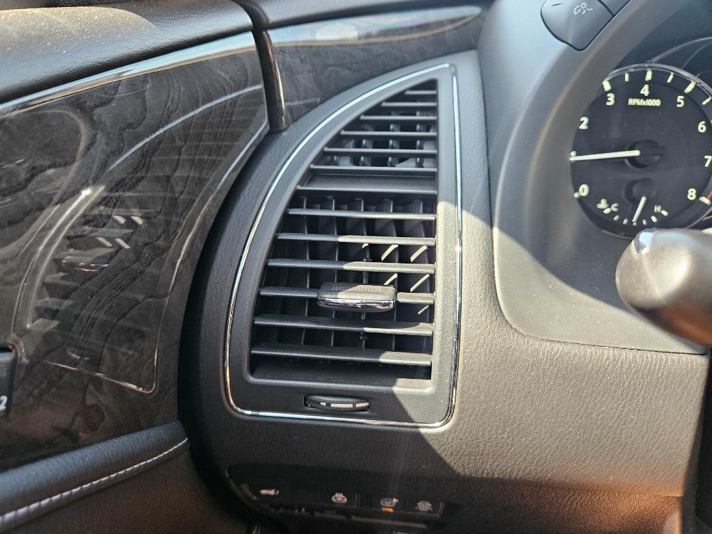 2021 Infiniti QX80 Luxe photo