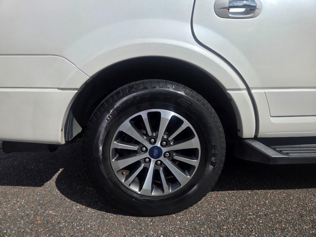 2017 Ford Expedition - $9,990
