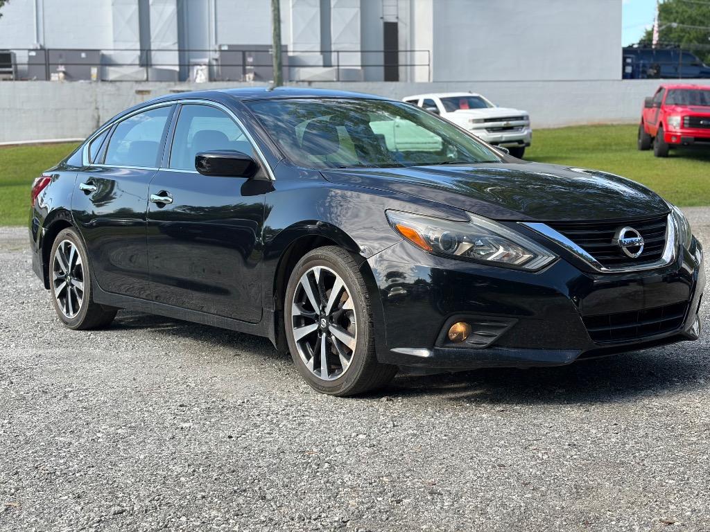 2018 Nissan Altima - $11,000