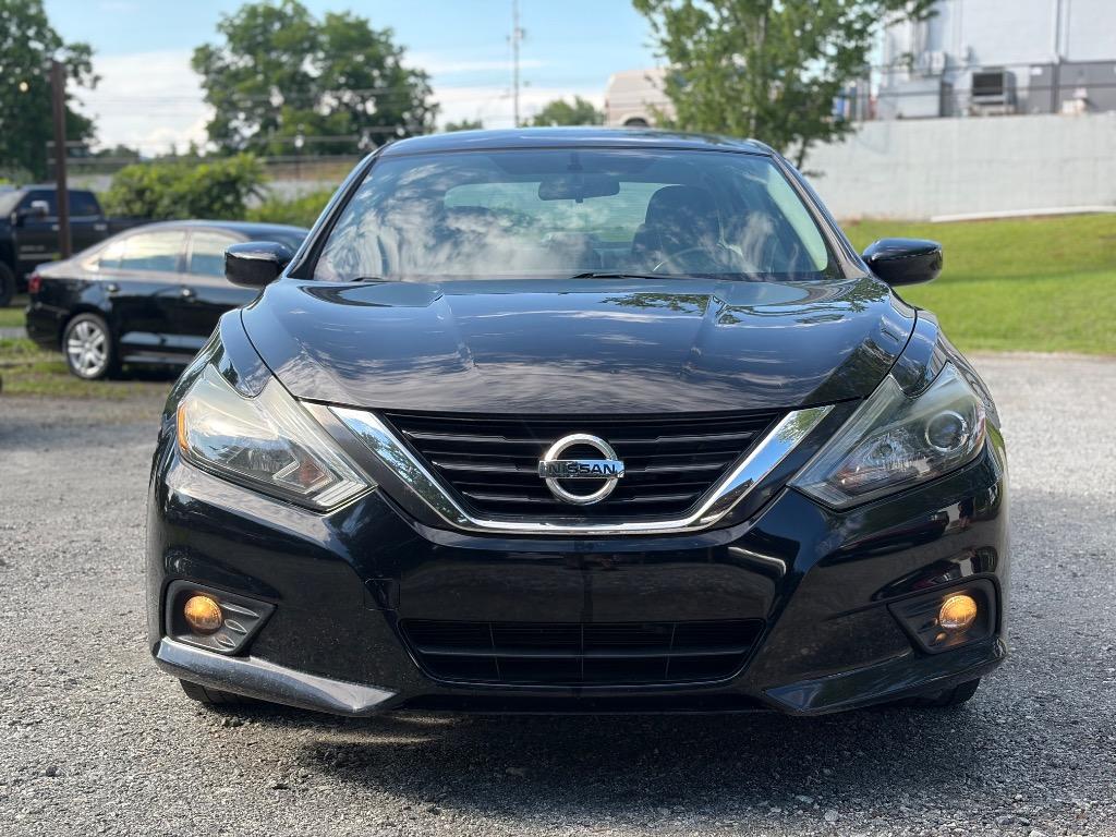2018 Nissan Altima - $11,000