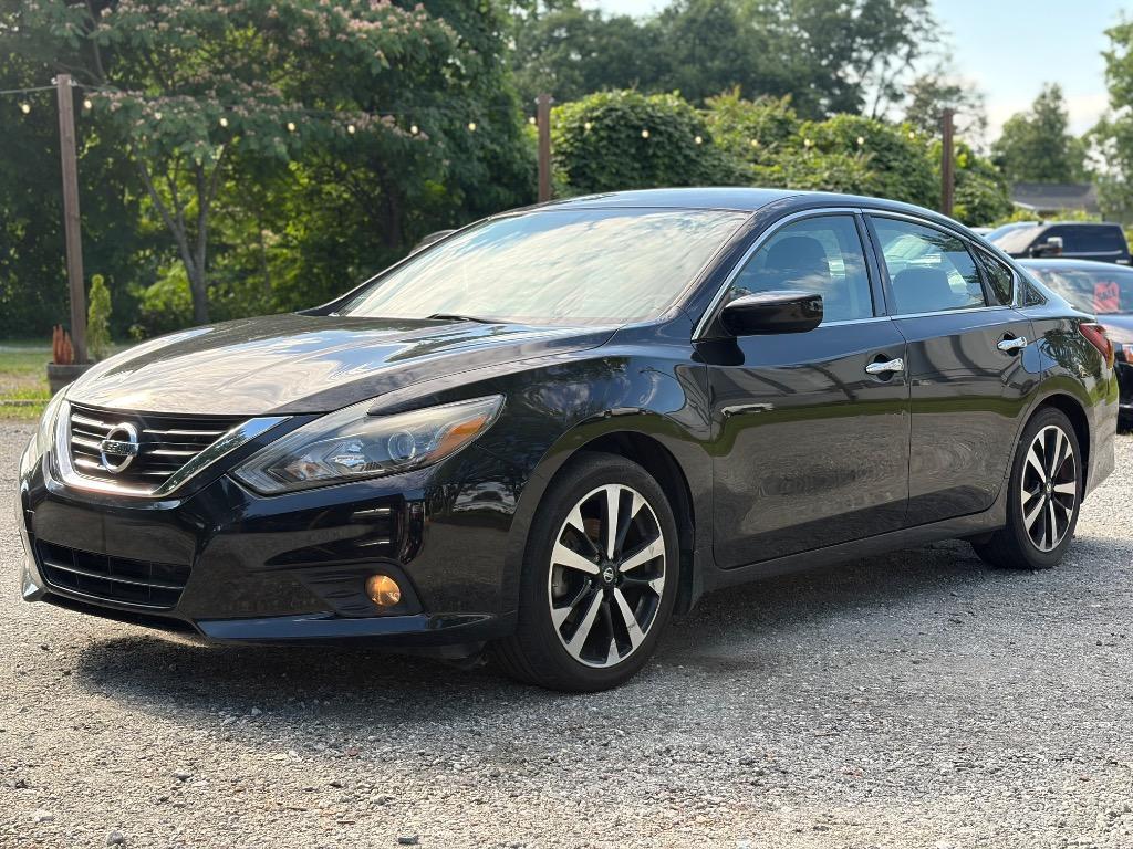 2018 Nissan Altima - $11,000