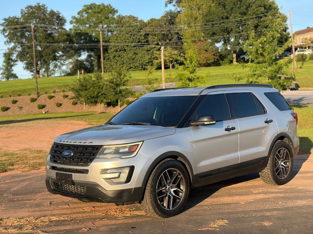2016 Ford Explorer - $15,500