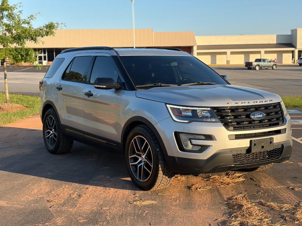 2016 Ford Explorer - $15,500