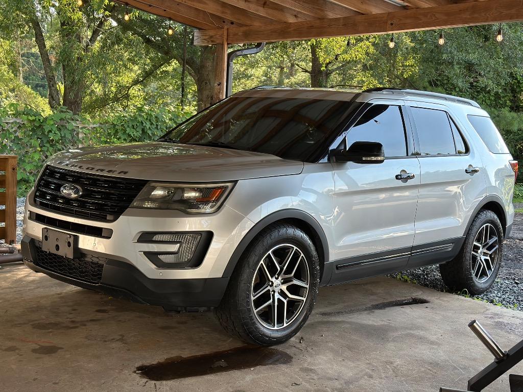 2016 Ford Explorer - $15,500