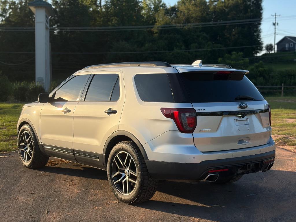 2016 Ford Explorer - $15,500