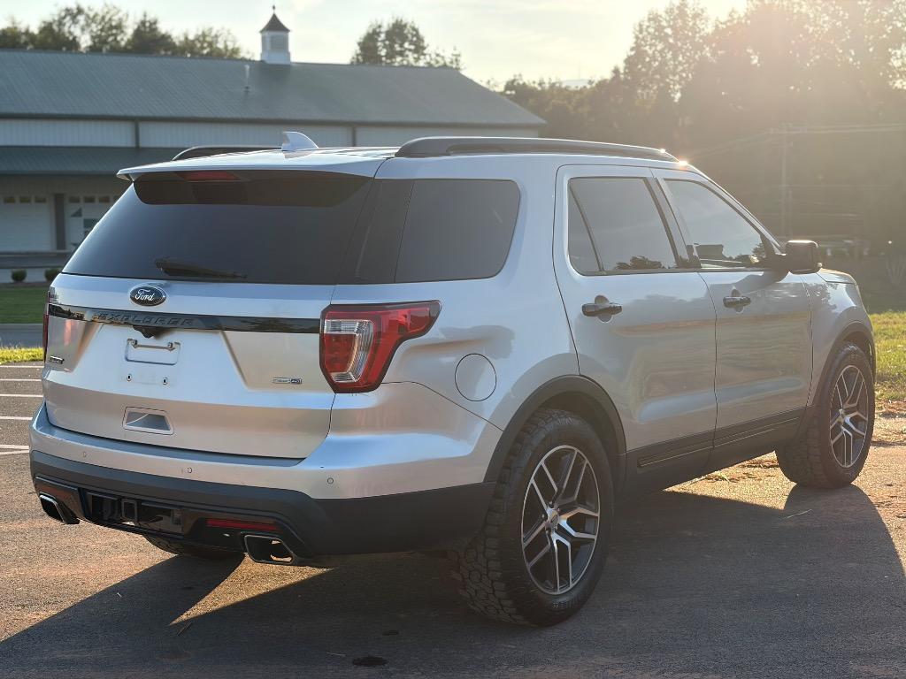 2016 Ford Explorer - $15,500