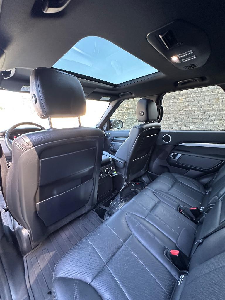 2020 Land Rover Discovery - $18,900