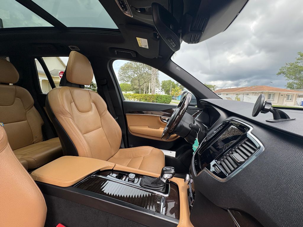 2017 Volvo XC90 - $16,000