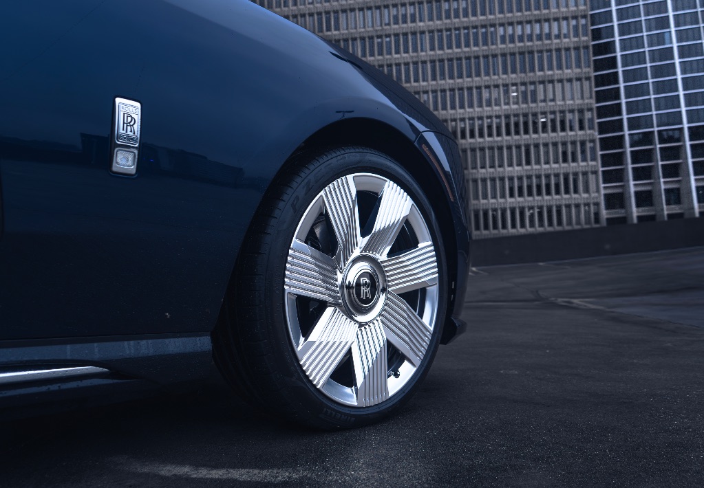 2024 Rolls Royce Spectre photo 6