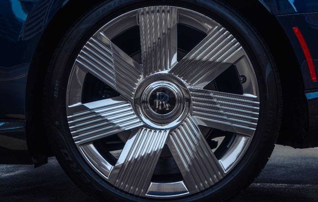 2024 Rolls Royce Spectre photo 7