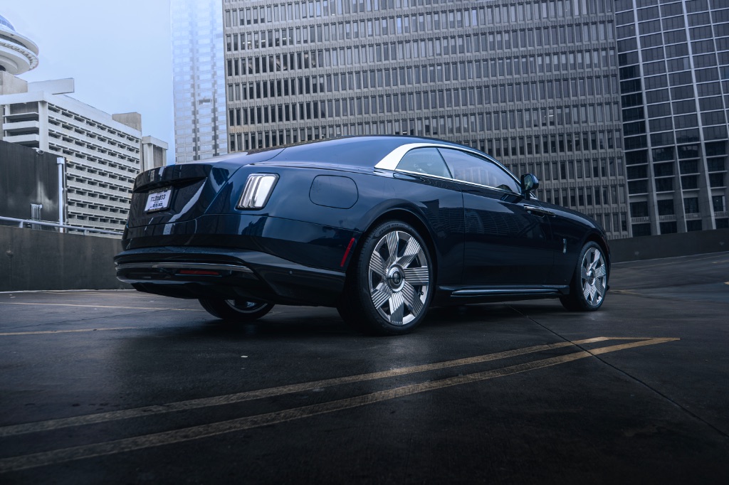 2024 Rolls Royce Spectre photo 2