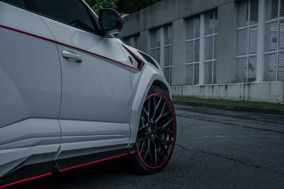 2020 Lamborghini URUS - $200,000