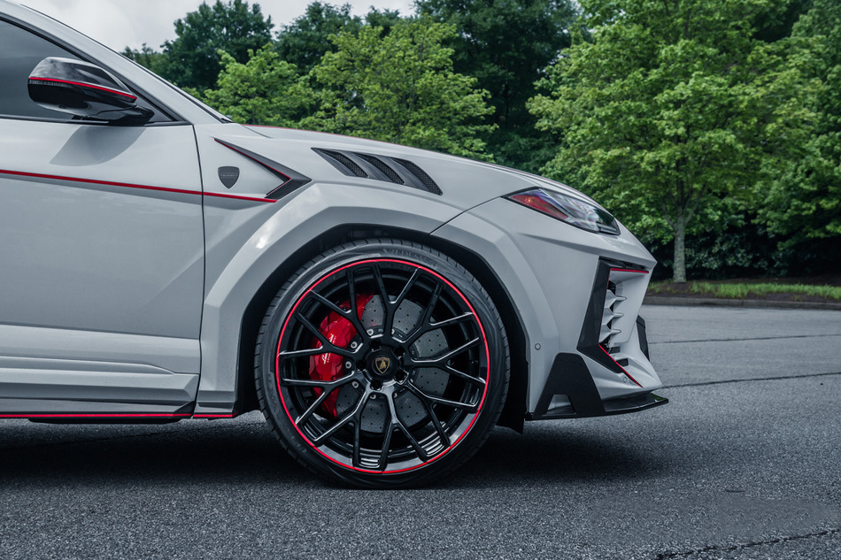 2020 Lamborghini URUS - $200,000