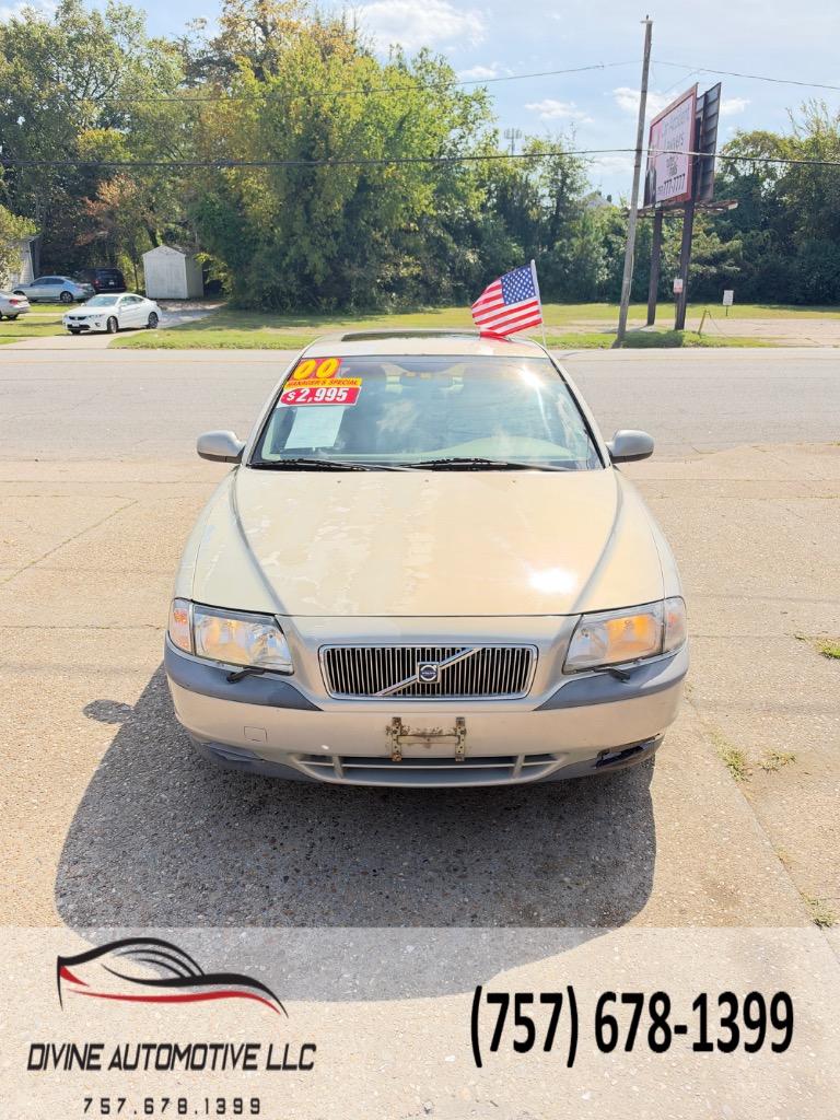 2000 Volvo S80 - $2,999