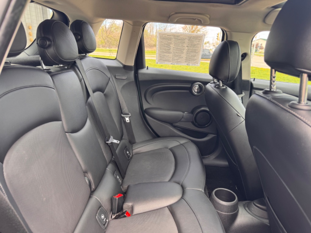 2015 MINI Cooper photo