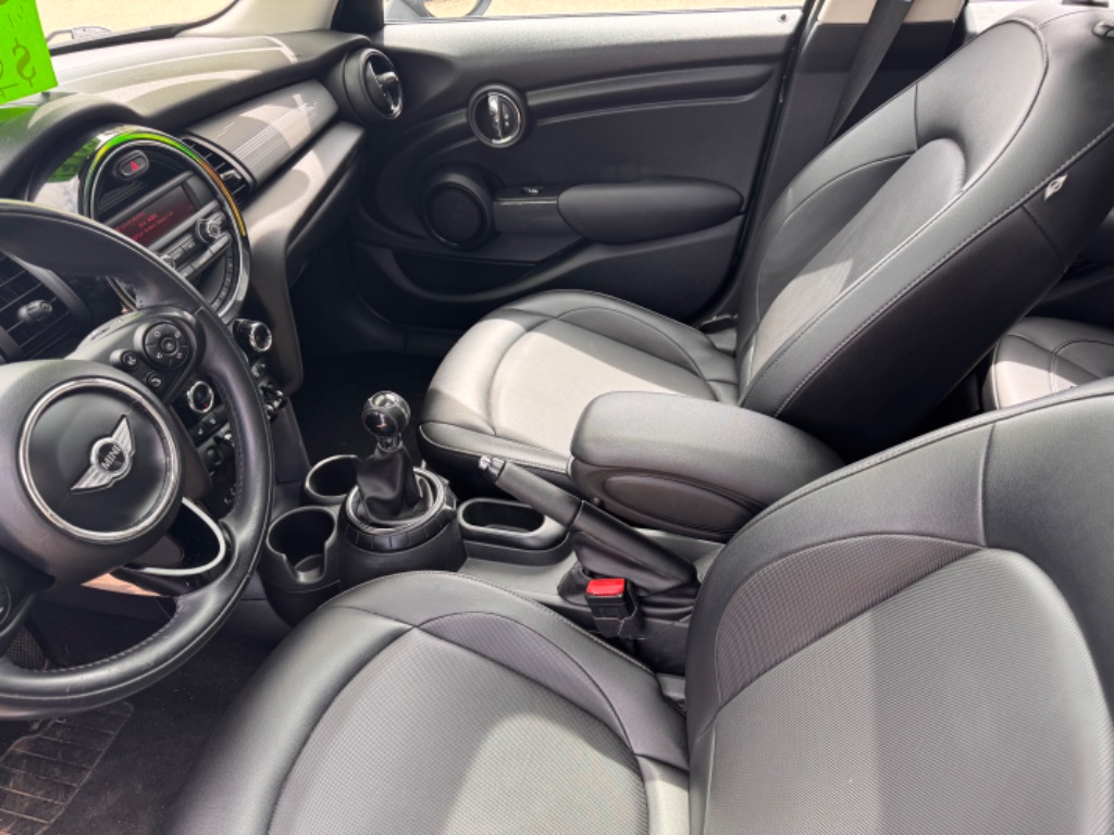 2015 MINI Cooper photo