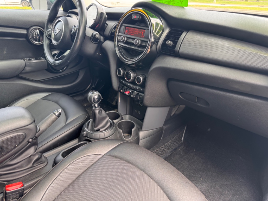 2015 MINI Cooper photo