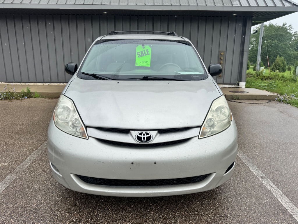2006 Toyota Sienna - $3,995