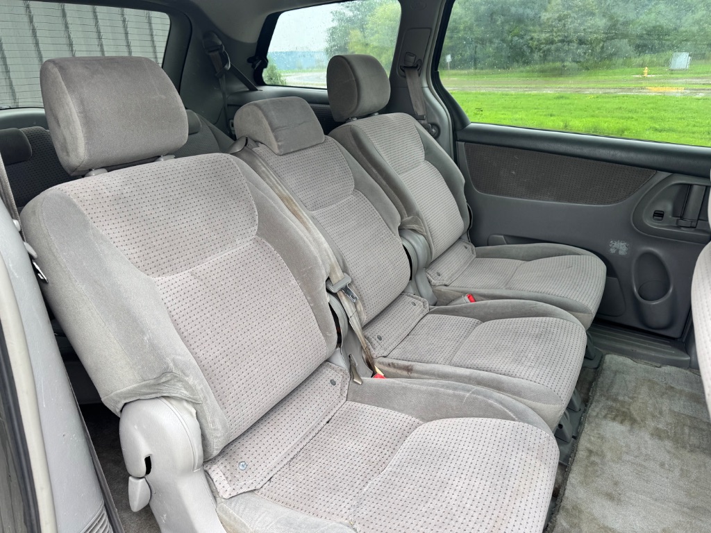 2006 Toyota Sienna - $3,995