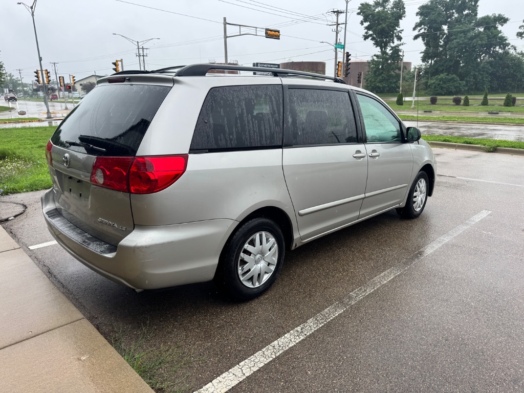 2006 Toyota Sienna - $3,995