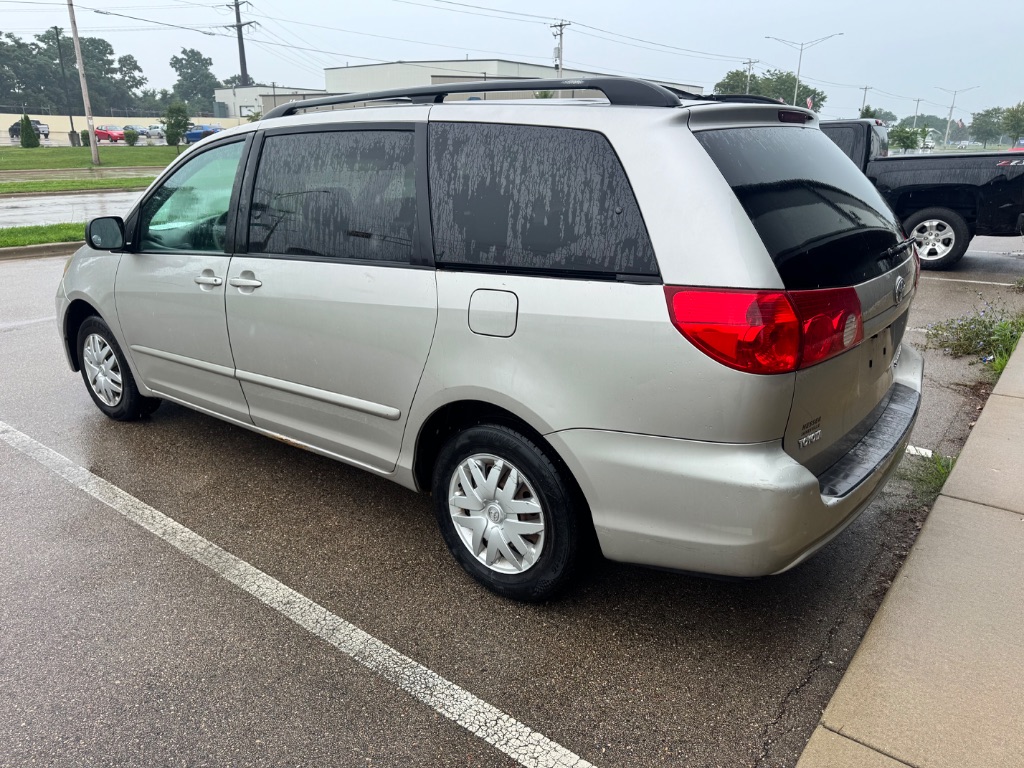 2006 Toyota Sienna - $3,995