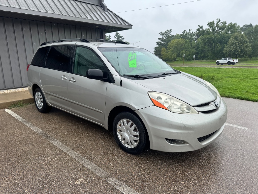 2006 Toyota Sienna - $3,995