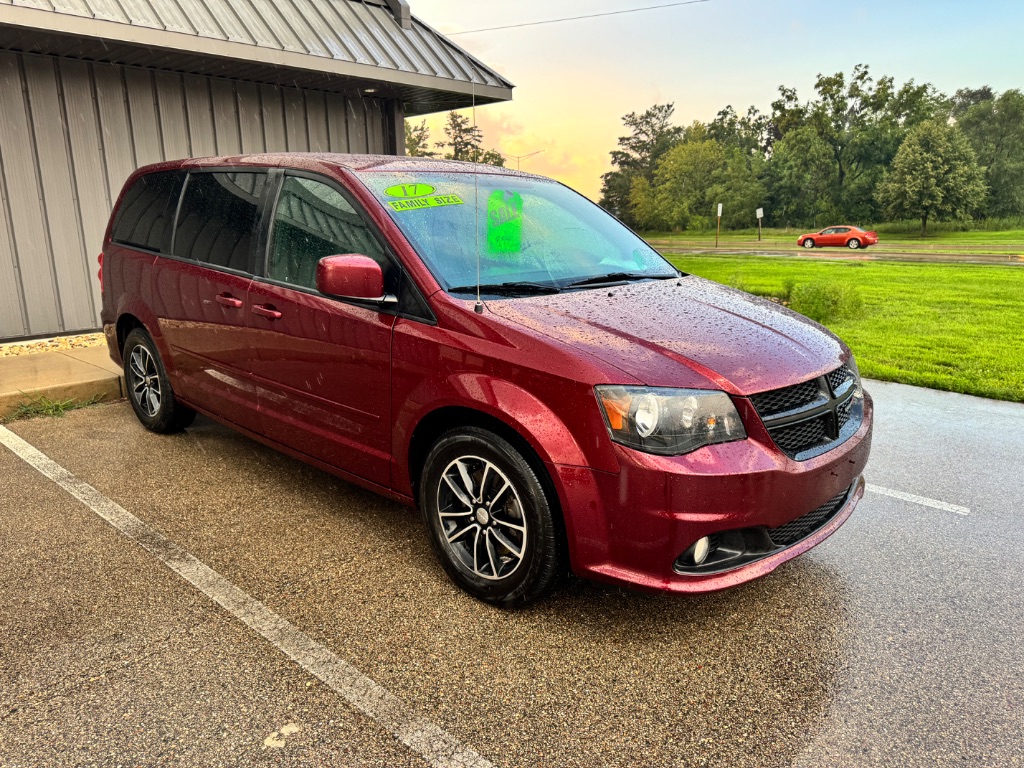 2017 Dodge Grand Caravan - $9,995