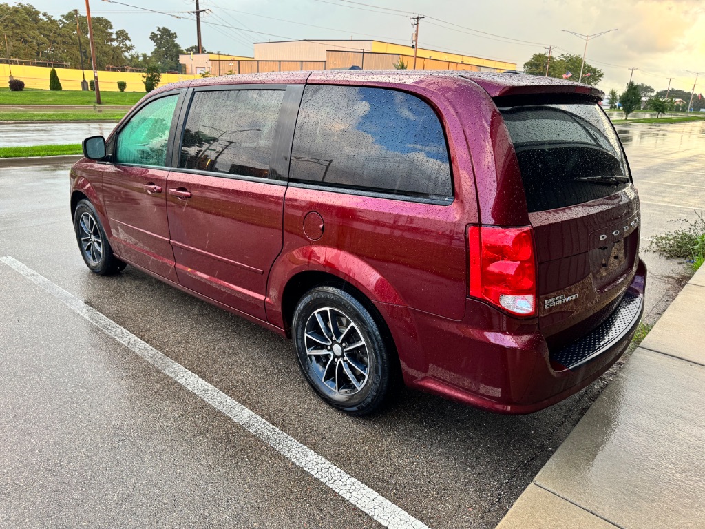 2017 Dodge Grand Caravan - $9,995