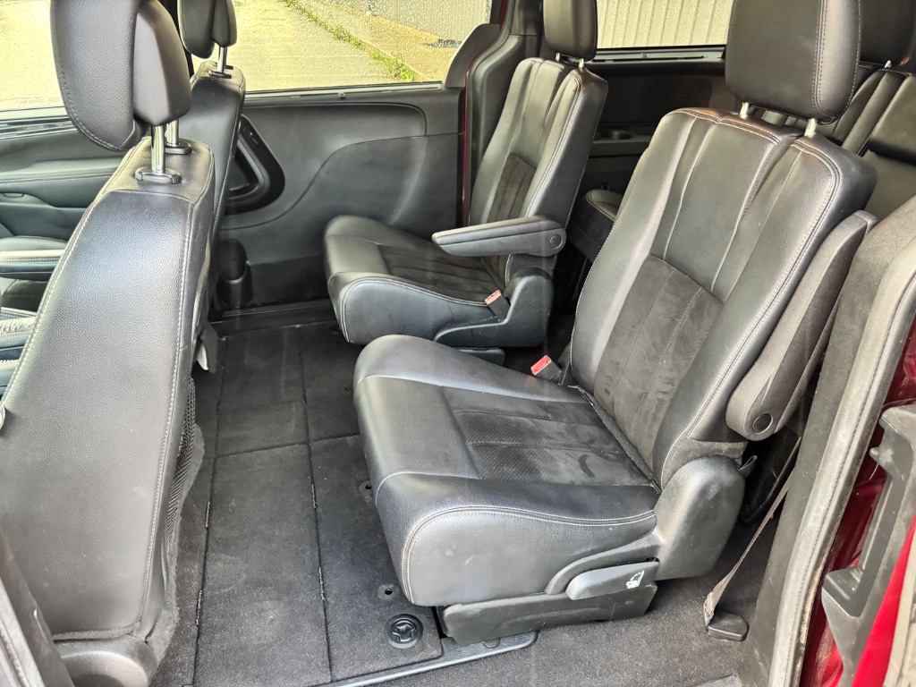 2017 Dodge Grand Caravan - $9,995