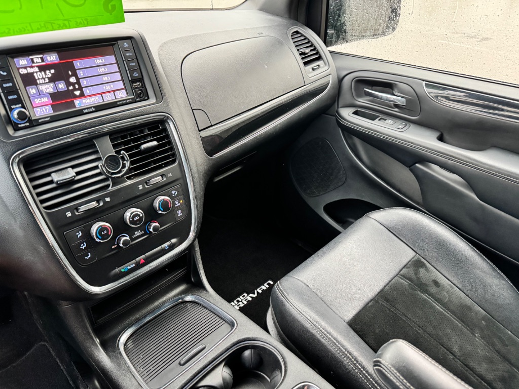 2017 Dodge Grand Caravan - $9,995