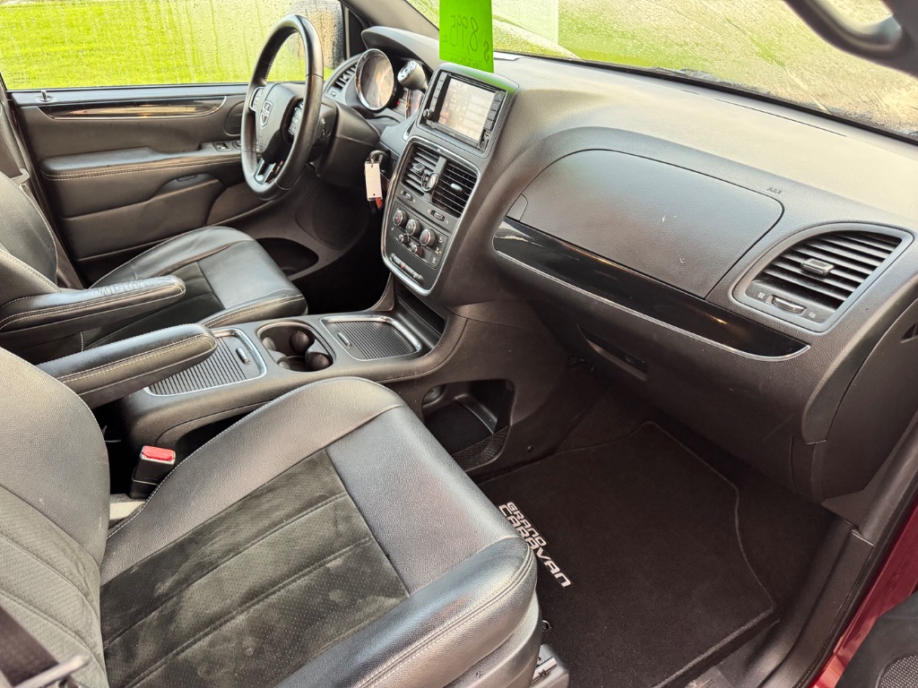 2017 Dodge Grand Caravan - $9,995