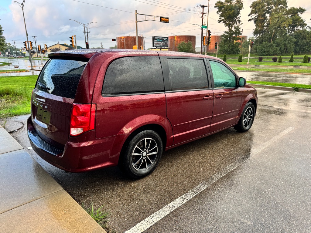 2017 Dodge Grand Caravan - $9,995