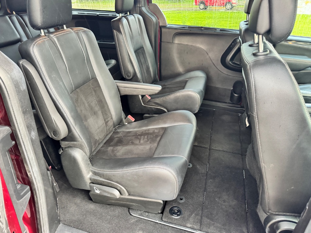 2017 Dodge Grand Caravan - $9,995