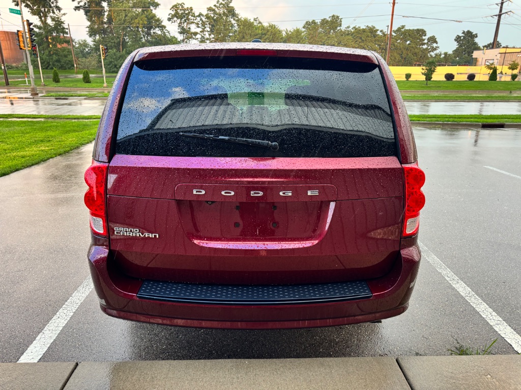 2017 Dodge Grand Caravan - $9,995