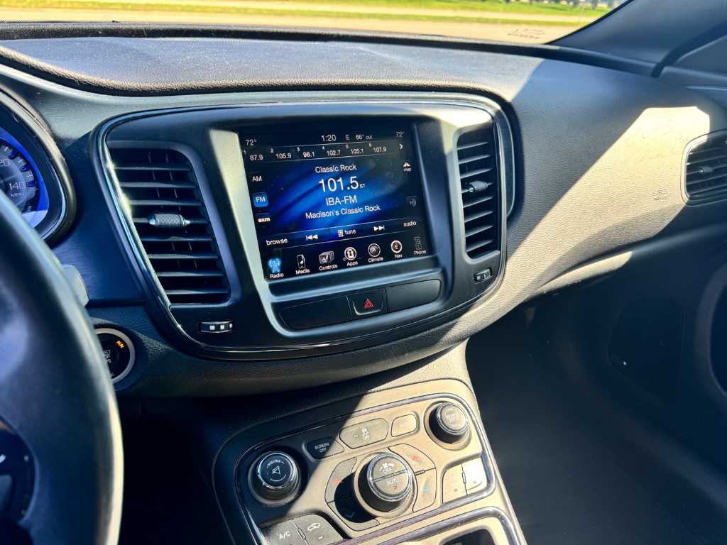 2015 Chrysler 200 - $7,995
